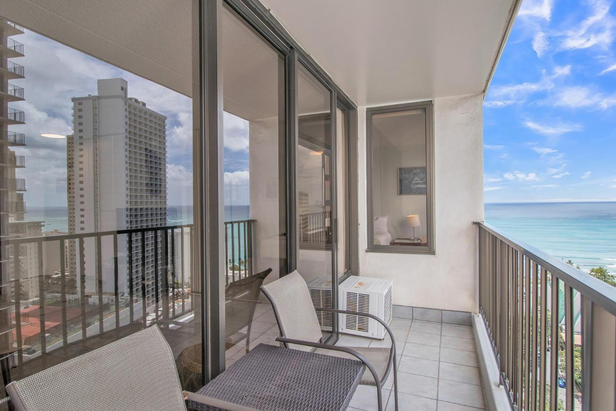 Steps To The Beach! Gorgeous Ocean-view With Complimentary Parking Honolulu