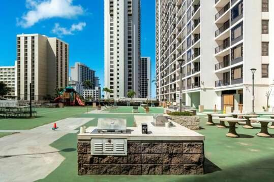 Apartment Steps To The Beach! Gorgeous Ocean-view With Complimentary Parking