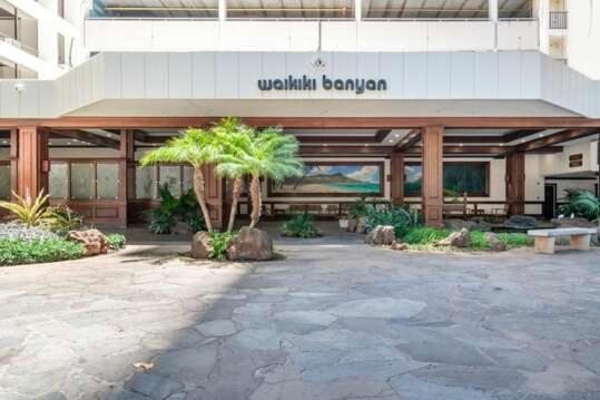 Apartment Steps To The Beach! Gorgeous Ocean-view With Complimentary Parking Honolulu