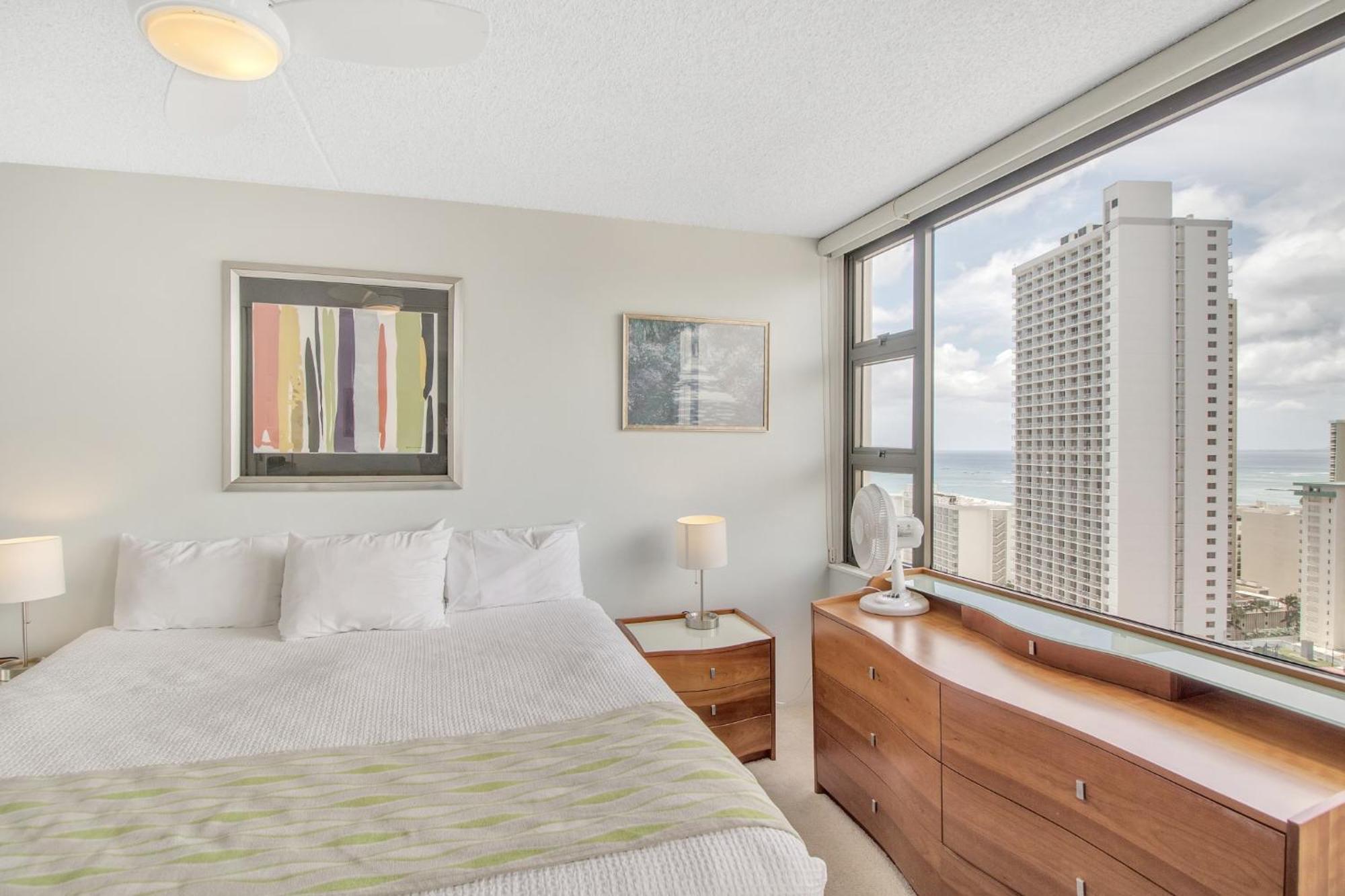 Apartment Steps To The Beach! Gorgeous Ocean-view With Complimentary Parking Honolulu