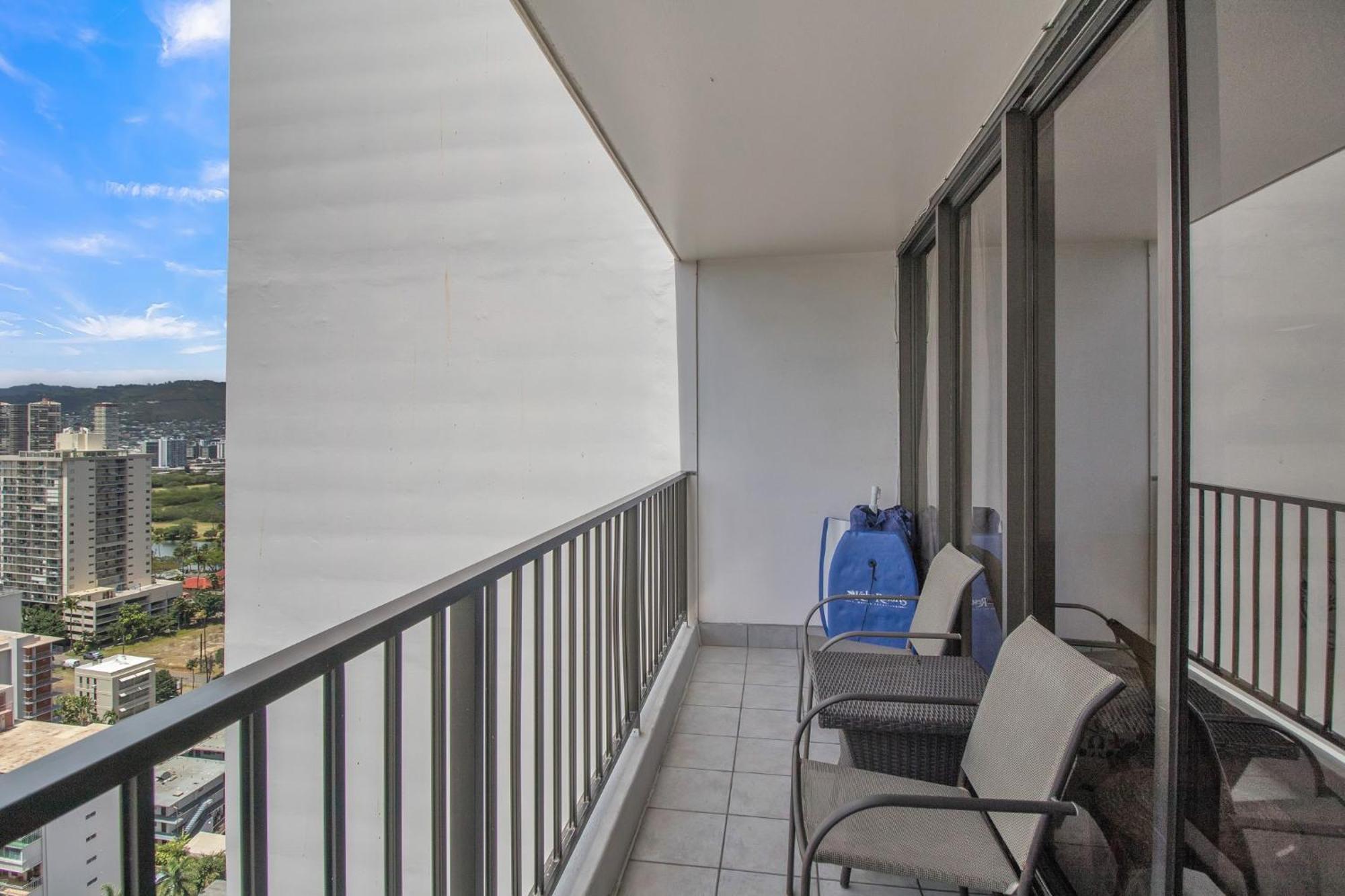 Steps To The Beach! Gorgeous Ocean-view With Complimentary Parking Honolulu