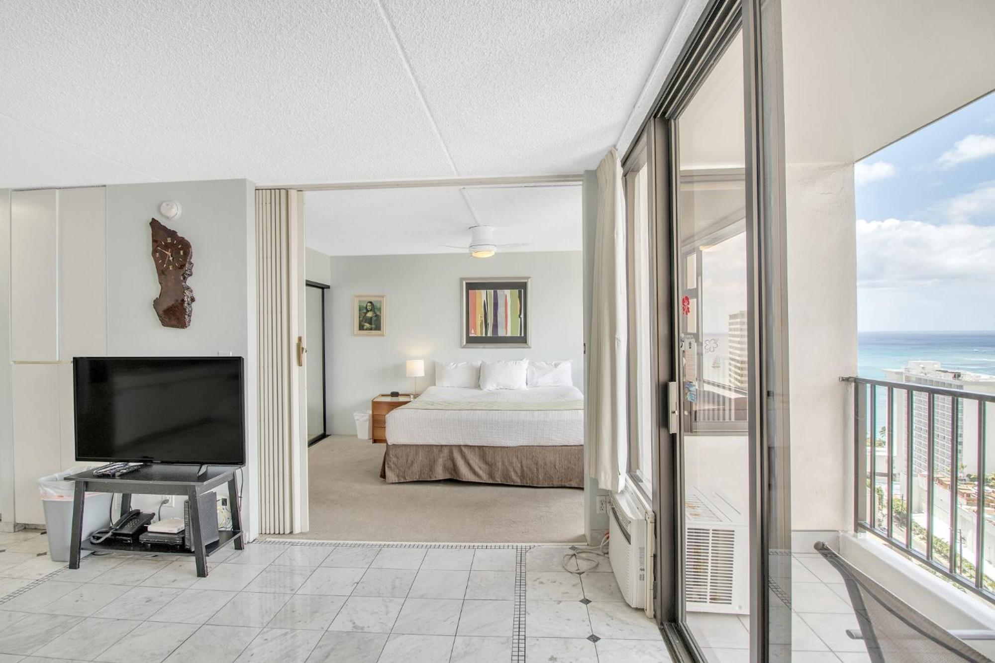Steps To The Beach! Gorgeous Ocean-view With Complimentary Parking Honolulu